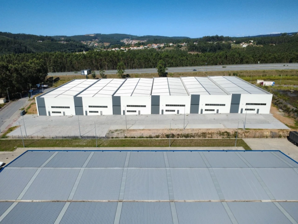 Armazém para Arrendamento em Vilarinho das Cambas Foto 6