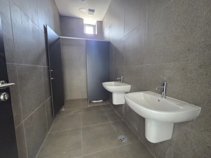 Armazém para Arrendamento em Vilarinho das Cambas Foto 7