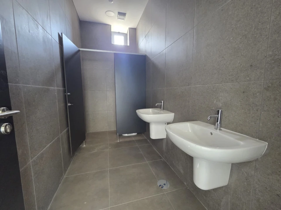 Armazém para Arrendamento em Vilarinho das Cambas Foto 7