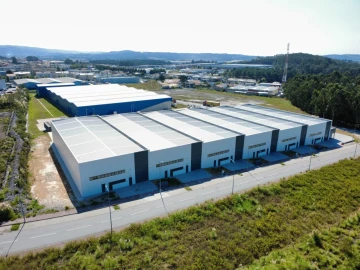 Armazém para Arrendamento em Vilarinho das Cambas