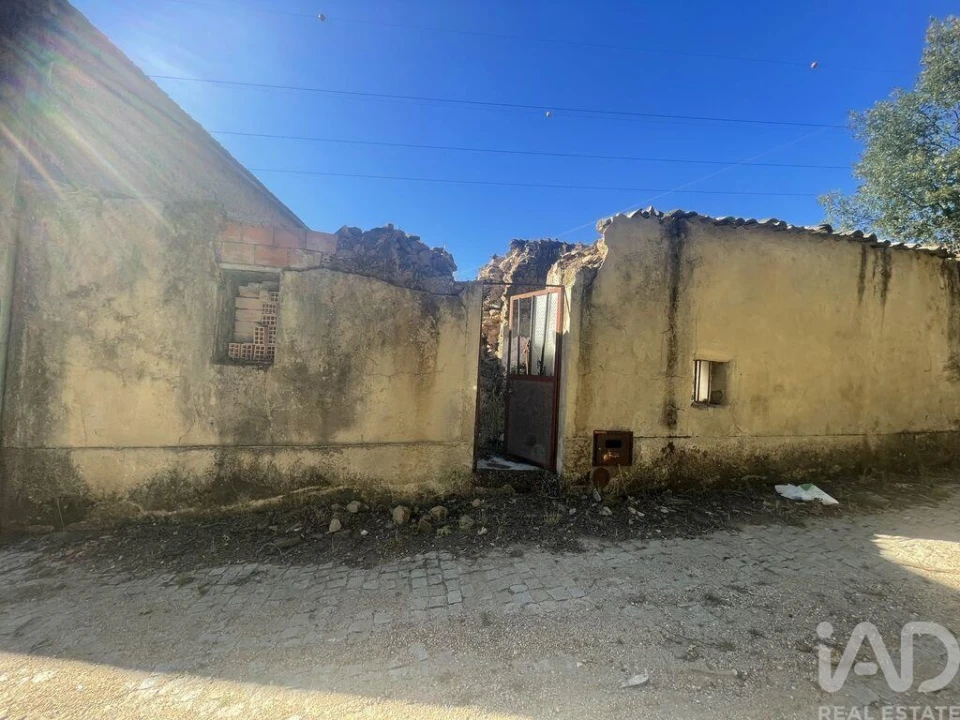 Moradia T1 para Venda em Carragozela e Várzea de Meruge Foto 2