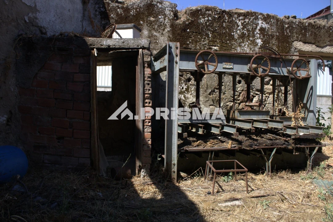 Moradia T2 para Venda em Escalos de Cima e Lousa Foto 9