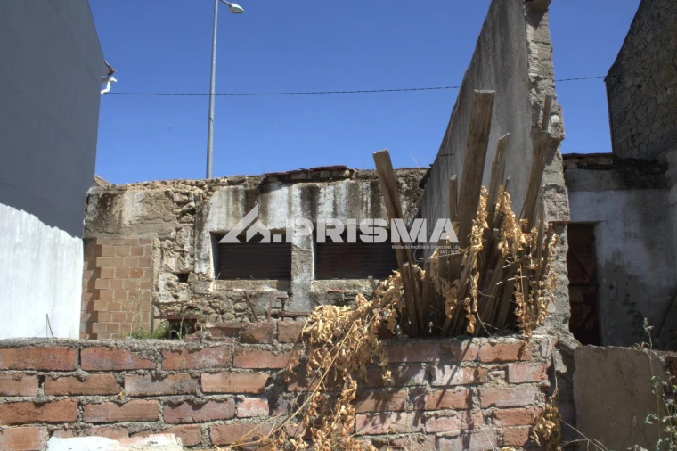 Moradia T2 para Venda em Escalos de Cima e Lousa Foto 4