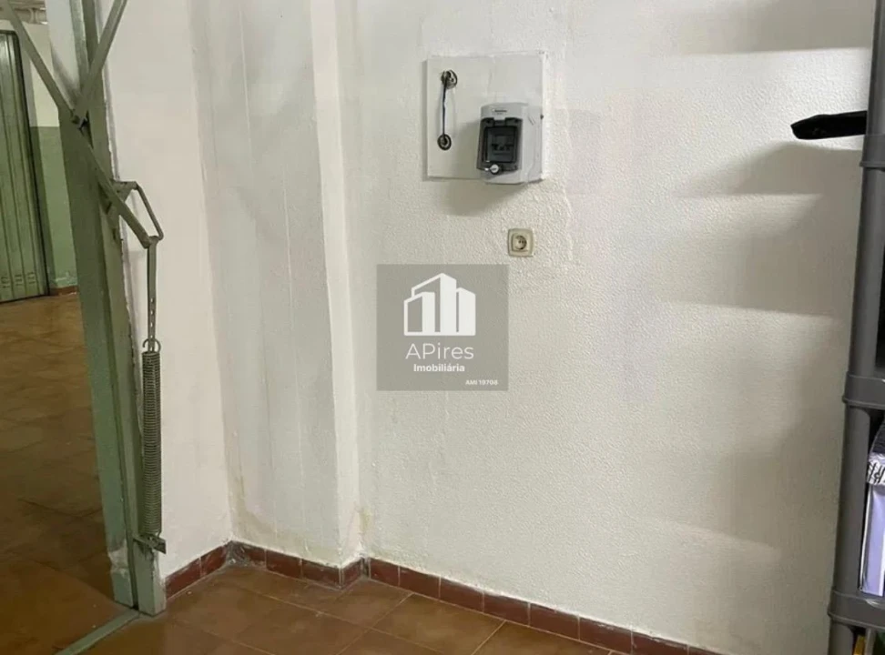 Garagem para Venda em Costa da Caparica Foto 4