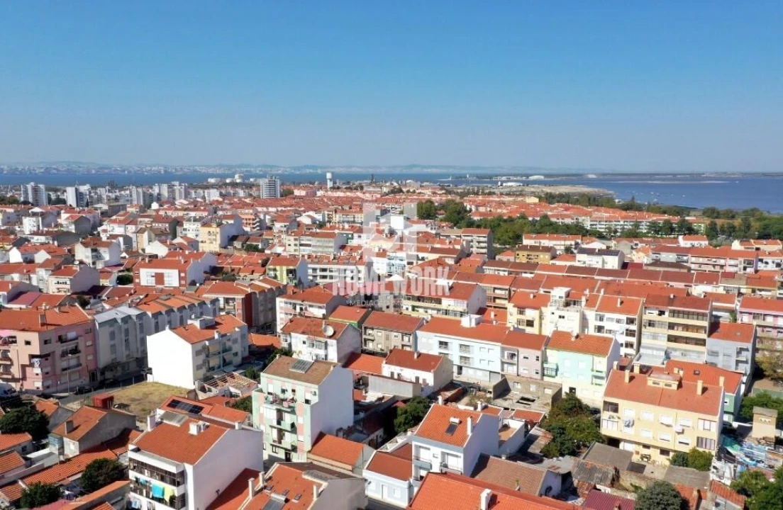 Moradia T3 para Venda em Baixa da Banheira e Vale da Amoreira Foto 1