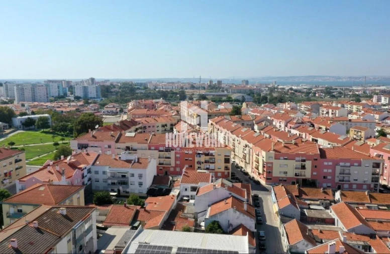 Moradia T3 para Venda em Baixa da Banheira e Vale da Amoreira Foto 2