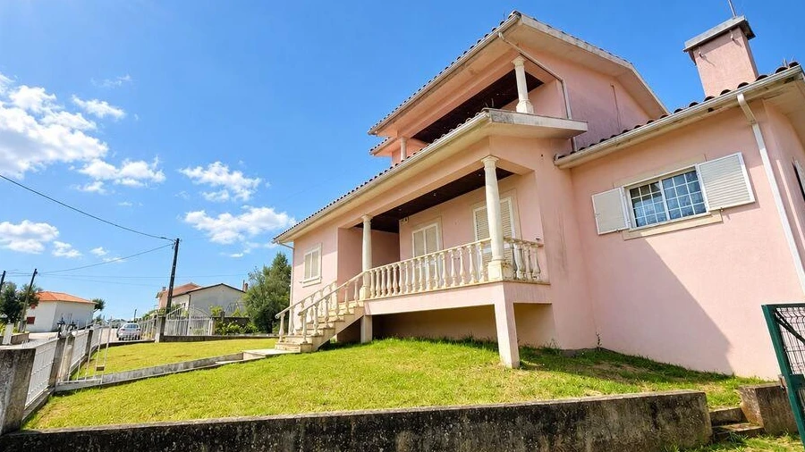 Moradia T5 para Venda em Poiares (Santo Andre)