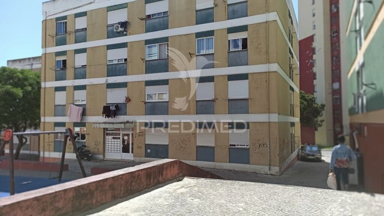 Apartamento T1 para Venda em Corroios Foto 1