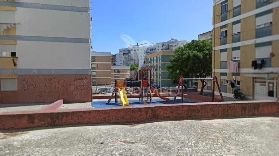 Apartamento T1 para Venda em Corroios Foto 12