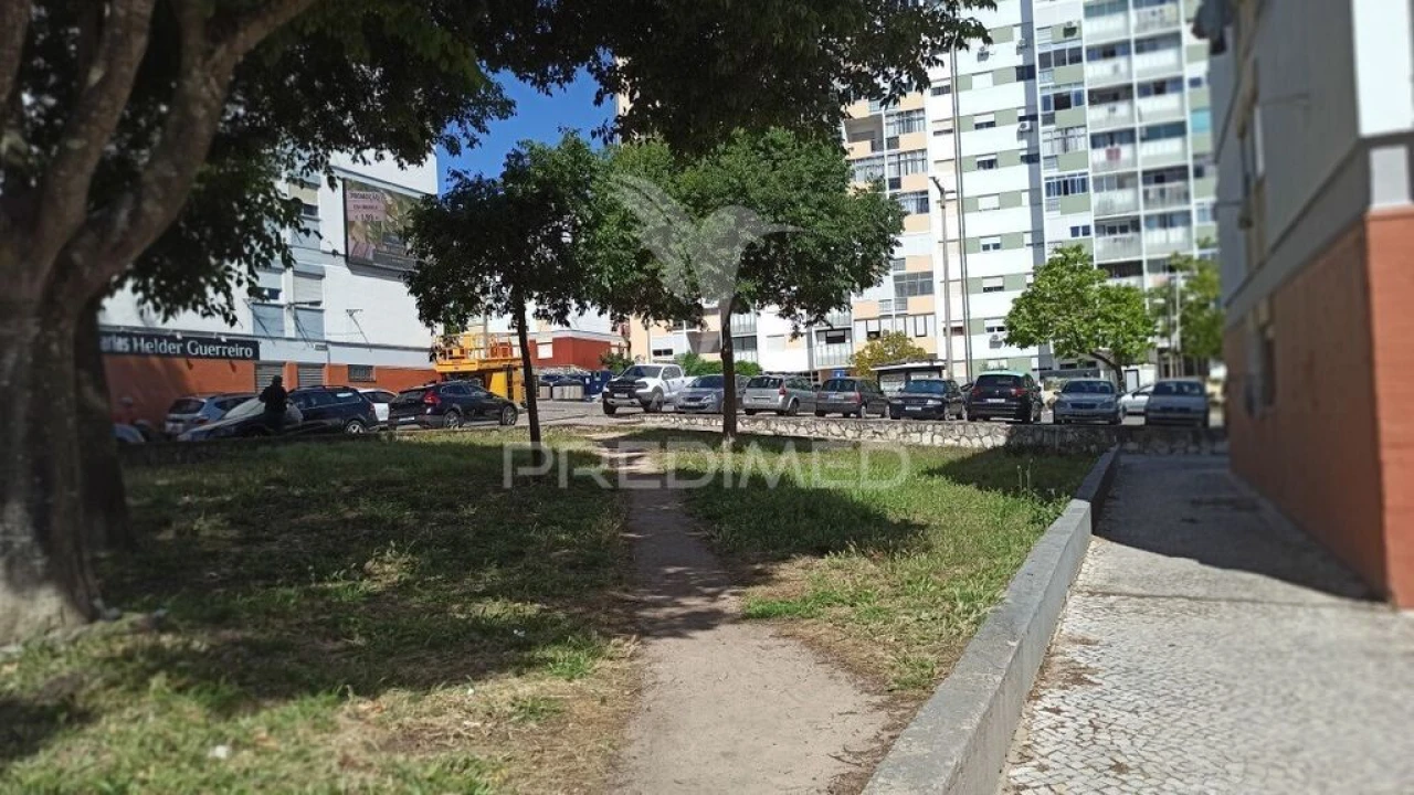 Apartamento T1 para Venda em Corroios Foto 13