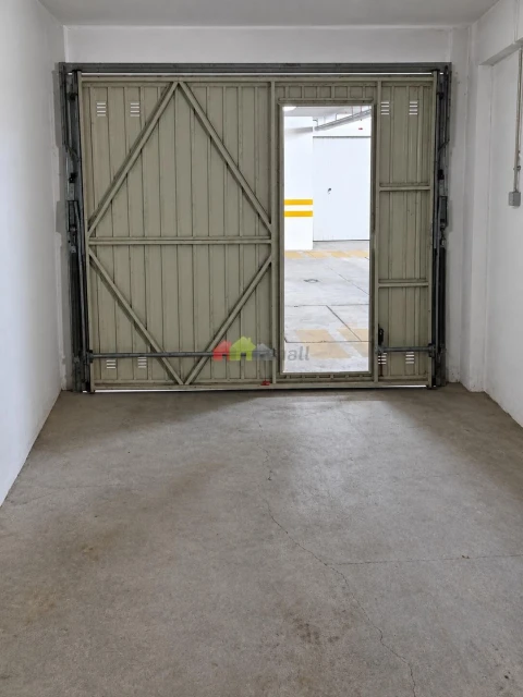 Garagem para Venda em Setubal (São Sebastião)