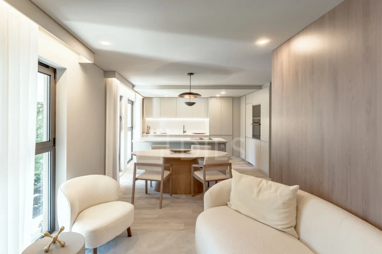 Apartamento T3 para Venda em Santo António Foto 2