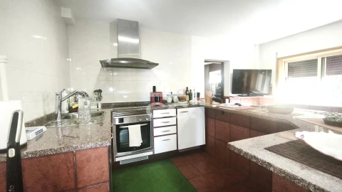 Moradia T3 para Venda em Oliveira, São Paio e São Sebastião