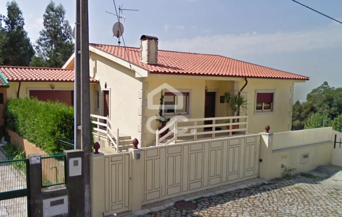 Moradia T3 para Venda em Oliveira, São Paio e São Sebastião Foto 2
