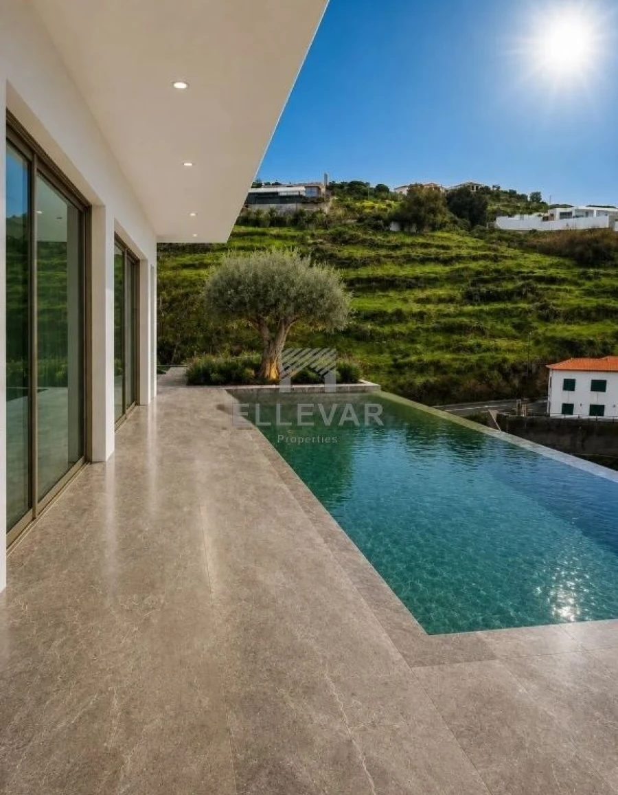 Moradia T3 para Venda em Estreito da Calheta Foto 8