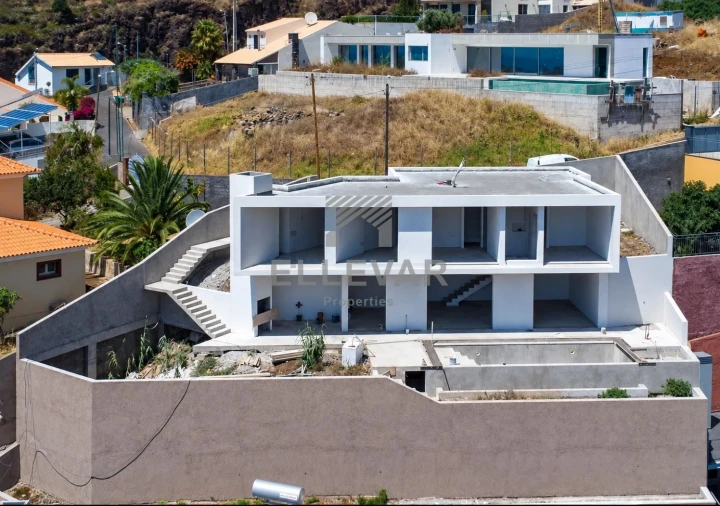 Moradia T3 para Venda em Estreito da Calheta Foto 2