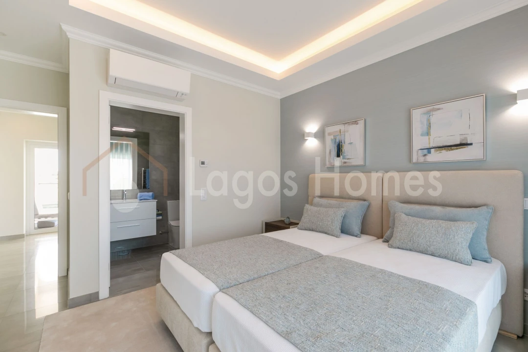 Moradia T4 para Venda em Lagos (São Sebastião e Santa Maria) Foto 19