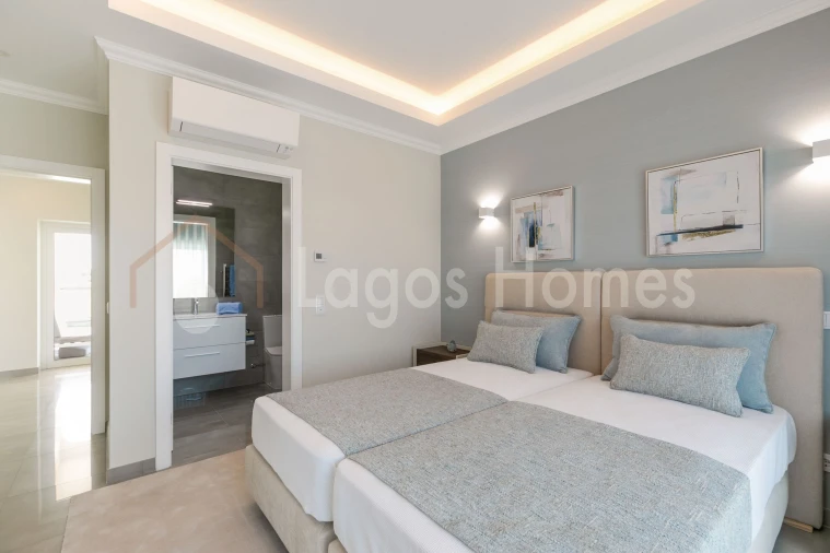 Moradia T4 para Venda em Lagos (São Sebastião e Santa Maria) Foto 19