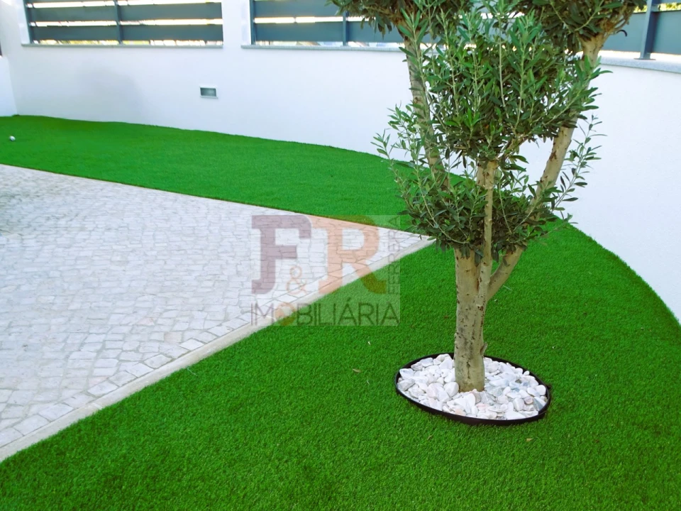 Moradia T4 para Venda em Fernao Ferro Foto 2