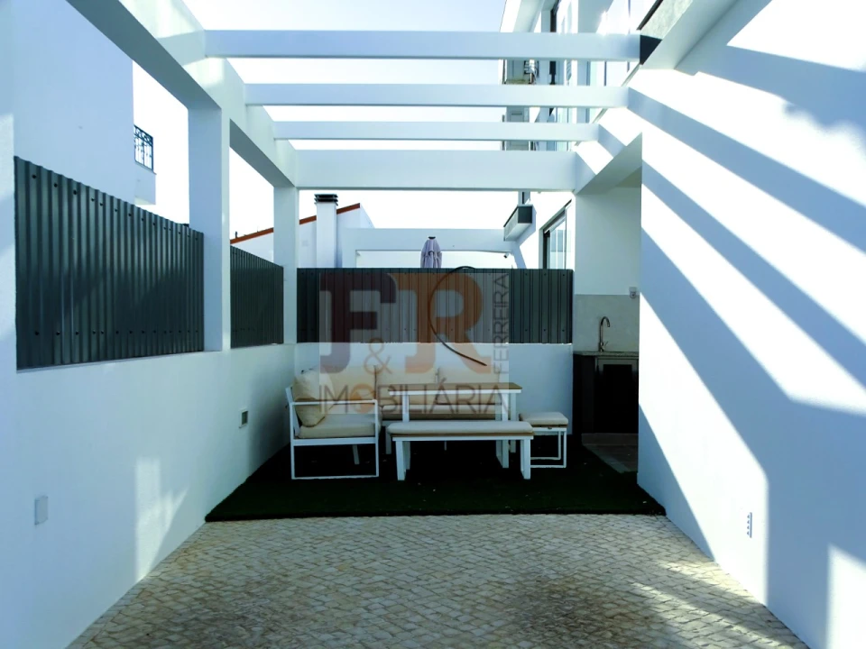 Moradia T4 para Venda em Fernao Ferro Foto 4