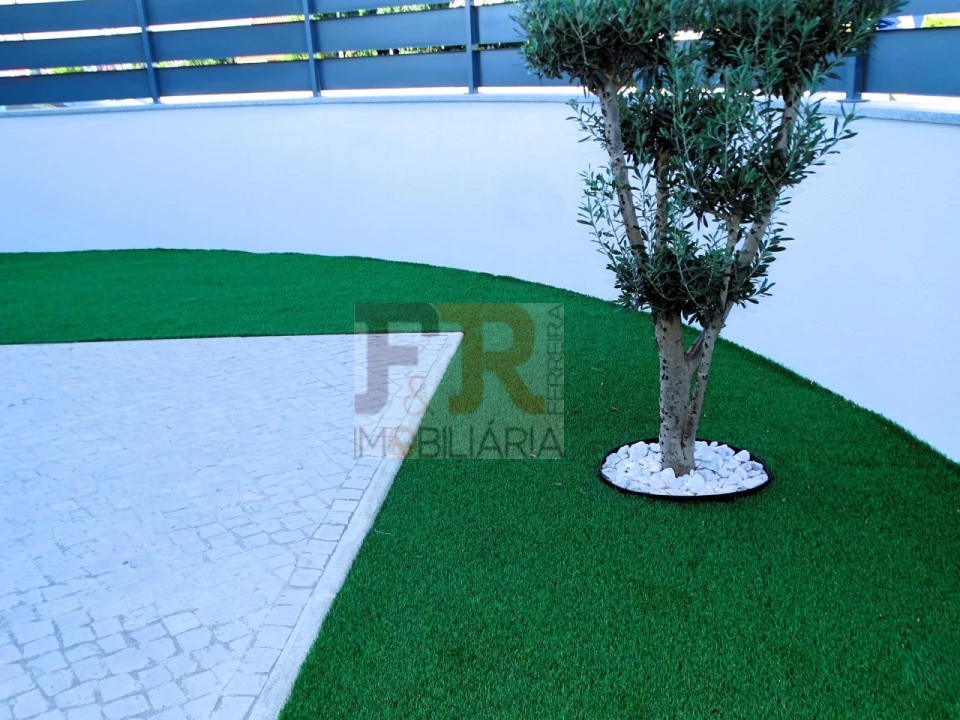 Moradia T4 para Venda em Fernao Ferro Foto 5