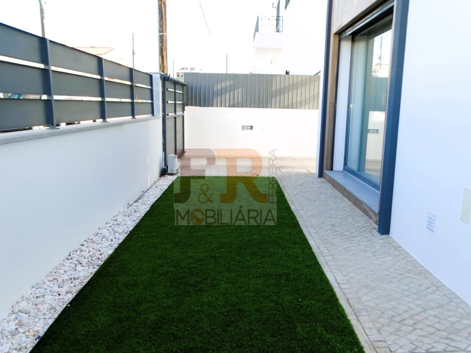 Moradia T4 para Venda em Fernao Ferro Foto 6