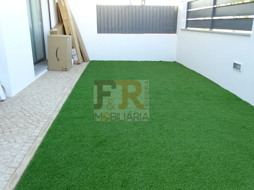 Moradia T4 para Venda em Fernao Ferro Foto 7