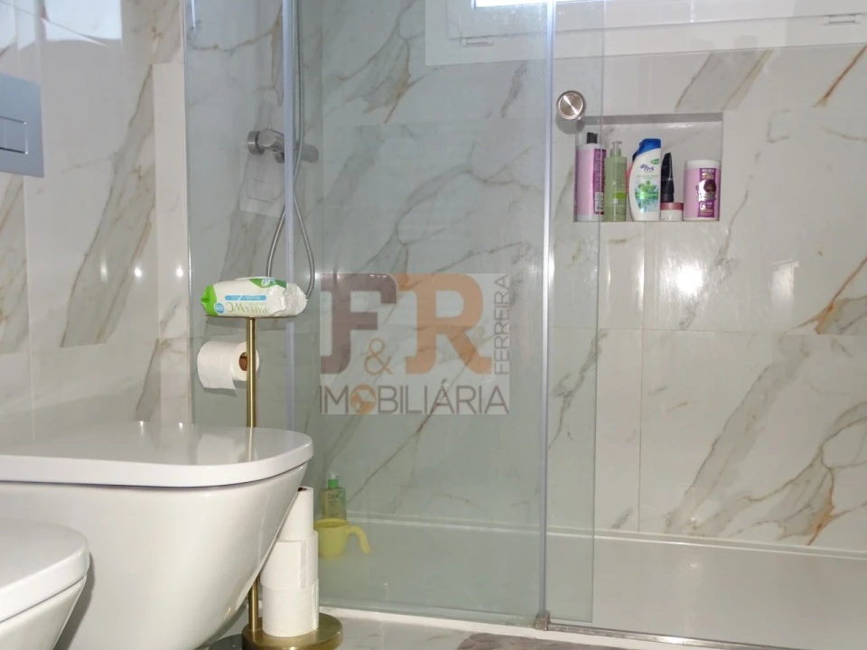 Moradia T4 para Venda em Fernao Ferro Foto 21