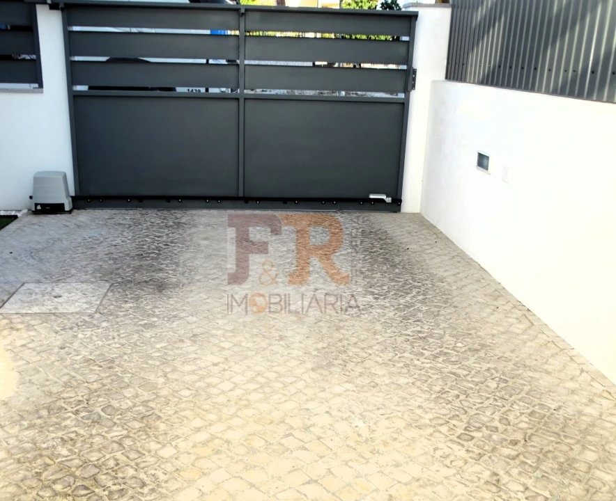 Moradia T4 para Venda em Fernao Ferro Foto 9