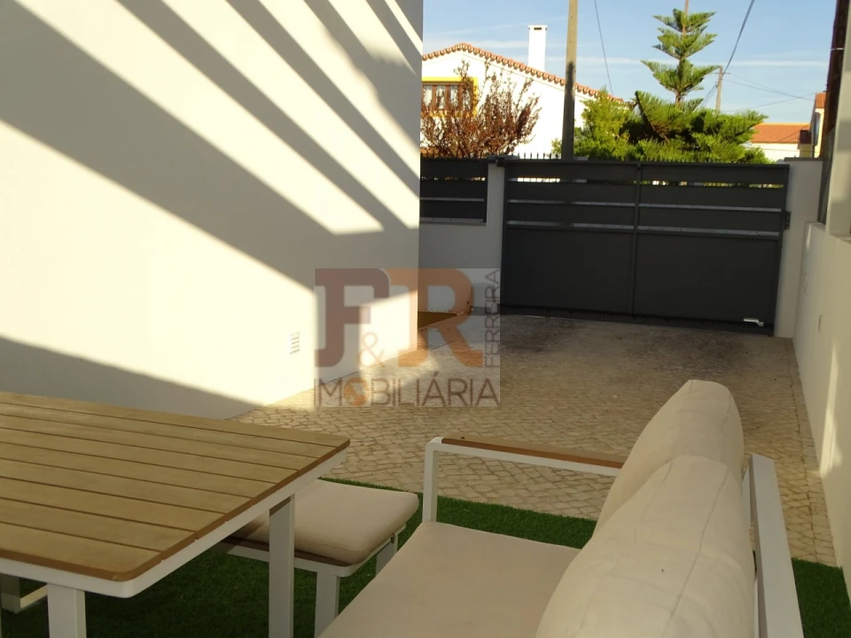Moradia T4 para Venda em Fernao Ferro Foto 59