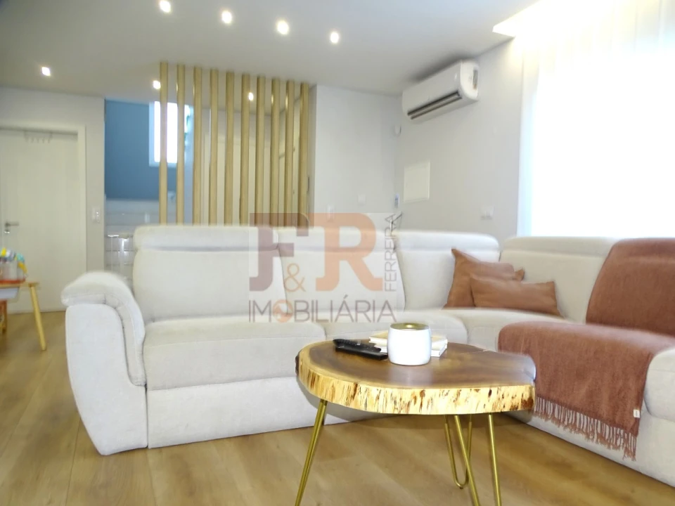 Moradia T4 para Venda em Fernao Ferro Foto 16