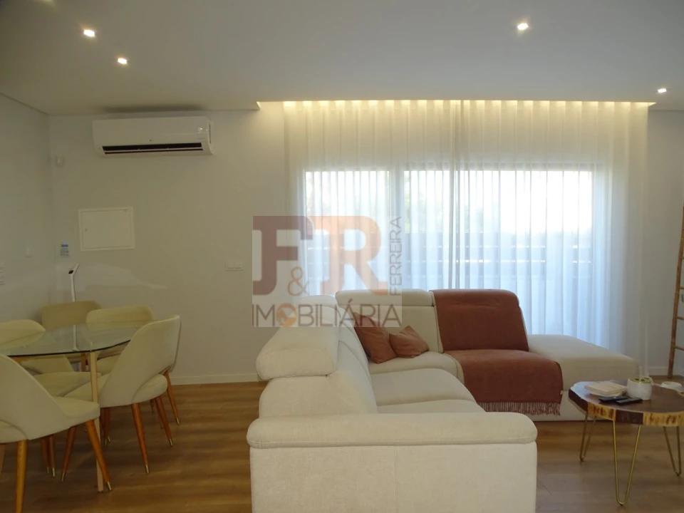 Moradia T4 para Venda em Fernao Ferro Foto 17