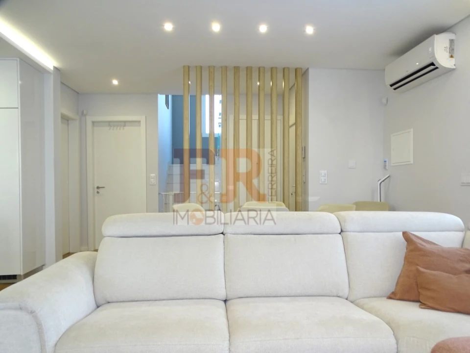 Moradia T4 para Venda em Fernao Ferro Foto 14