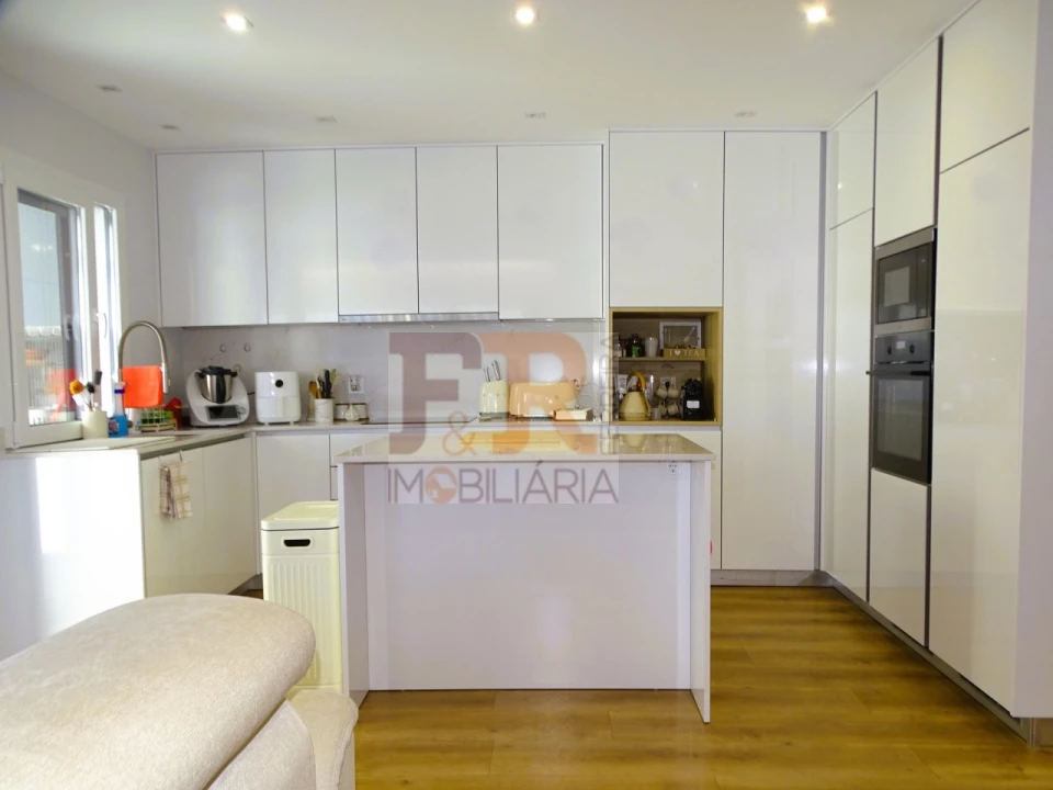 Moradia T4 para Venda em Fernao Ferro Foto 24
