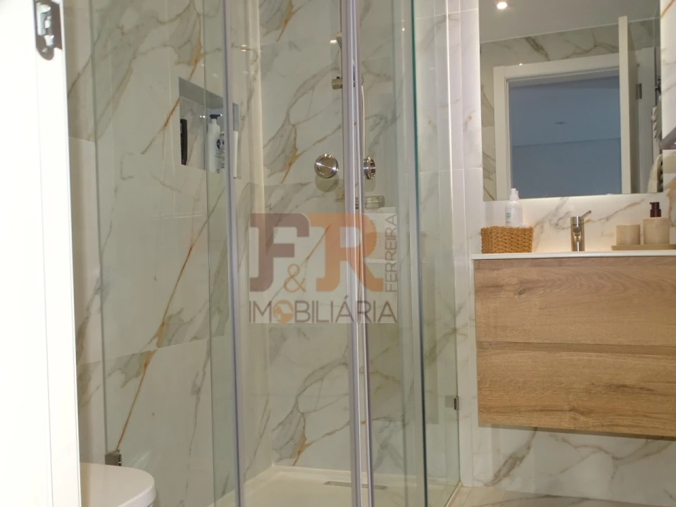 Moradia T4 para Venda em Fernao Ferro Foto 37