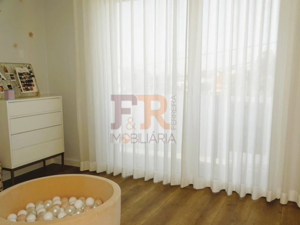 Moradia T4 para Venda em Fernao Ferro Foto 50