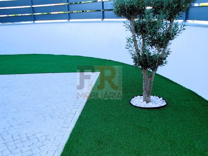 Moradia T4 para Venda em Fernao Ferro Foto 5