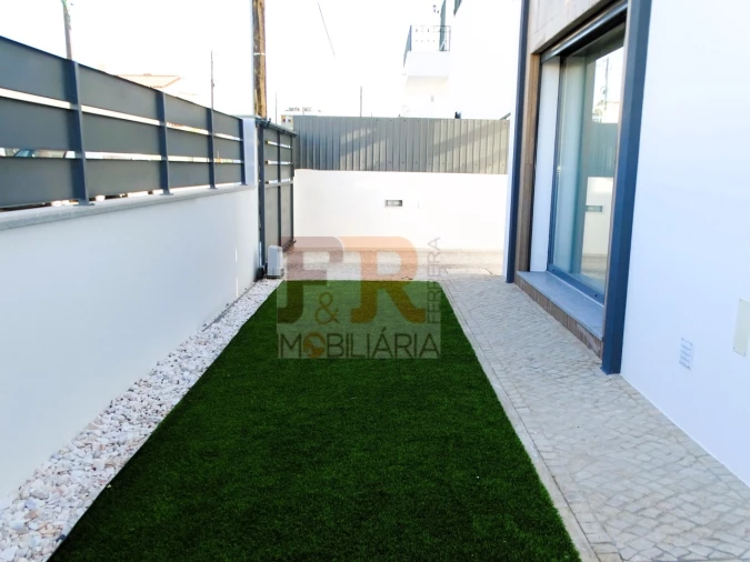 Moradia T4 para Venda em Fernao Ferro Foto 6