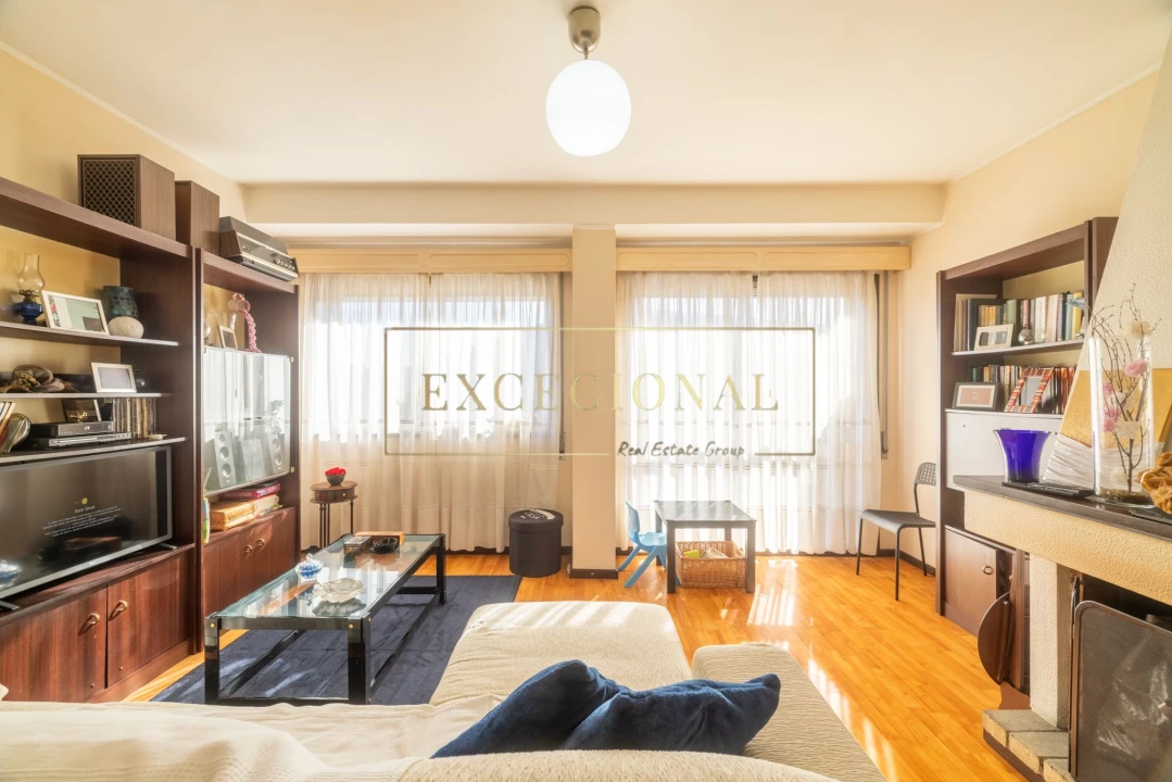 Apartamento T3 para Venda em Vilar de Andorinho Foto 1