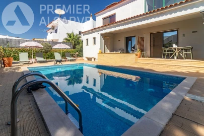 Moradia T4 para Venda em Quelfes