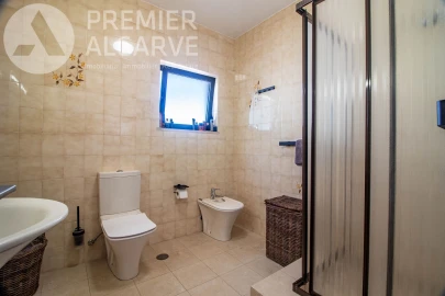 Moradia T4 para Venda em Quelfes