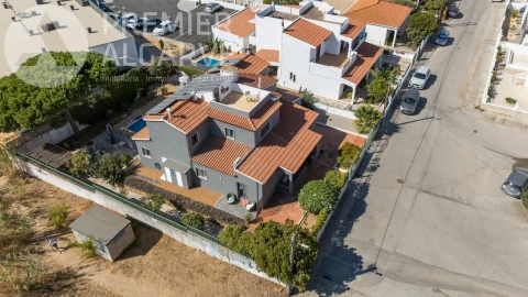 Moradia T4 para Venda em Quelfes