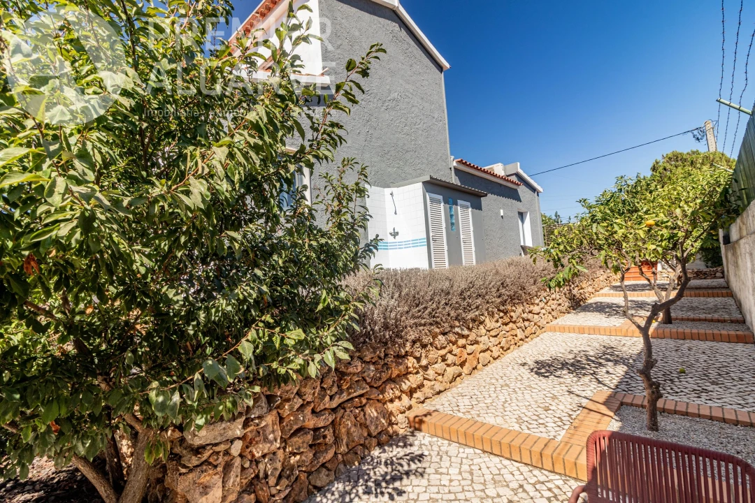 Moradia T4 para Venda em Quelfes Foto 46