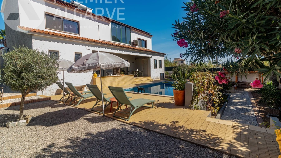 Moradia T4 para Venda em Quelfes