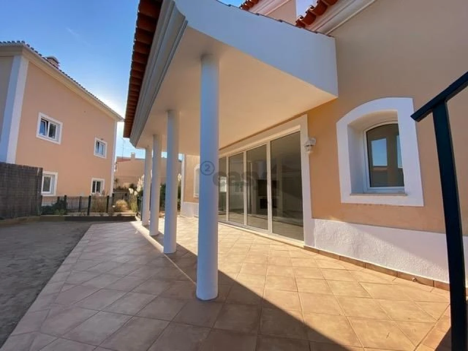 Moradia T3 para Venda em Alcabideche Foto 3