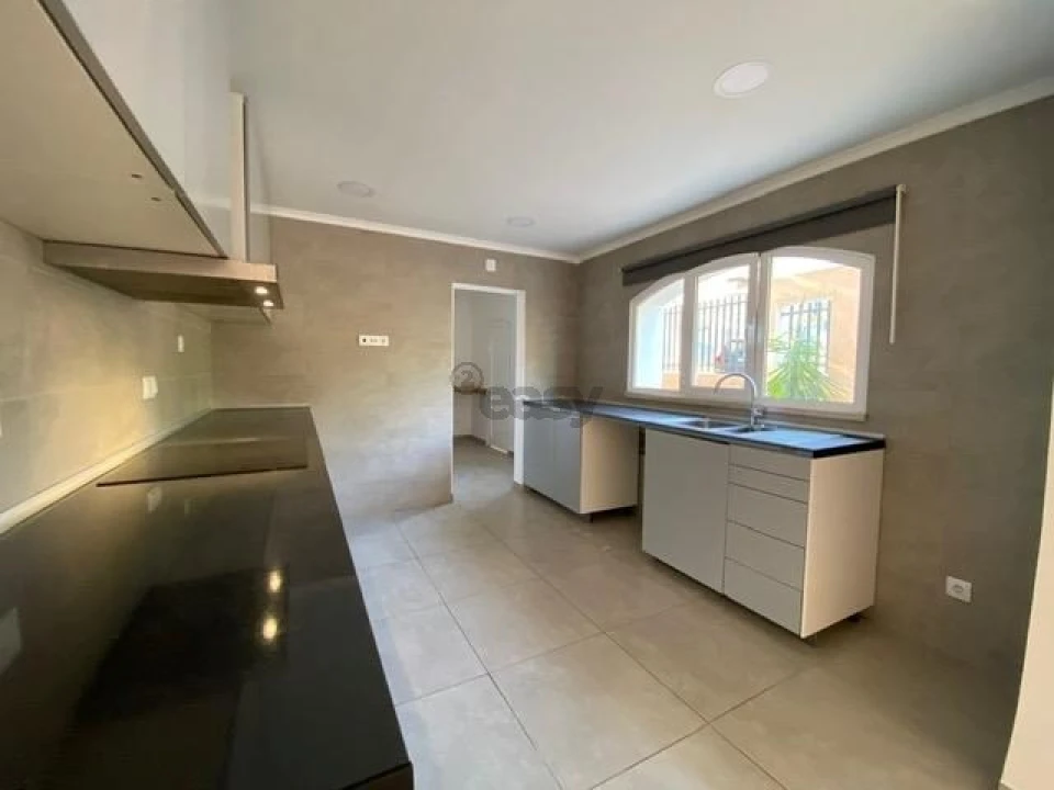 Moradia T3 para Venda em Alcabideche Foto 4