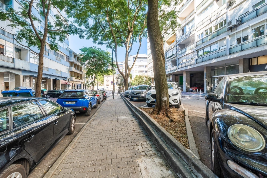 Apartamento T2 para Venda em São Domingos de Benfica Foto 2