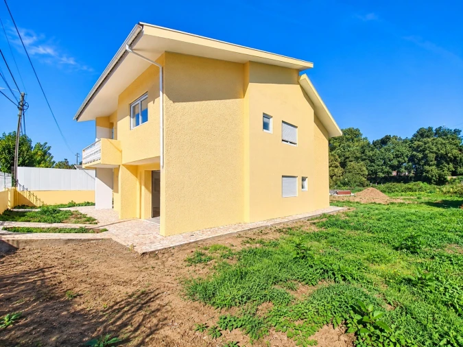 Moradia T3 para Venda em Santa Maria de Lamas Foto 4