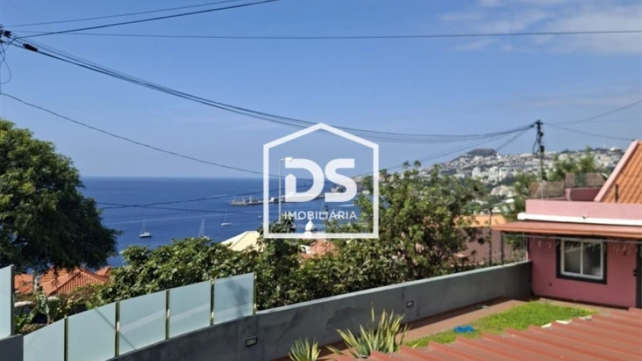 Moradia T3 para Venda em Funchal (Santa Maria Maior)