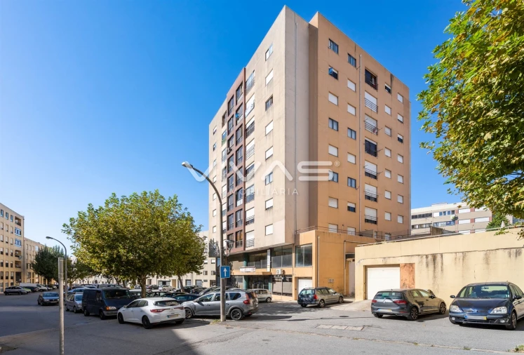 Apartamento T3 para Venda em Ferreiros e Gondizalves Foto 3
